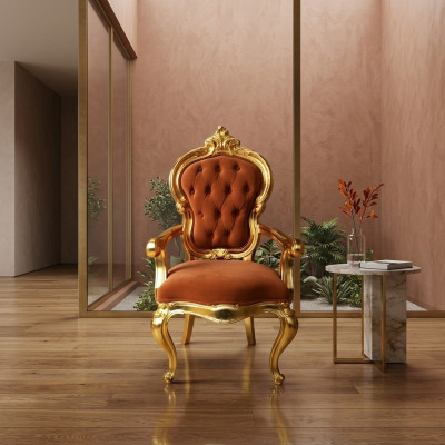 Elegantní barokní židle v původní oranžové barvě s lesklými zlatými podpěrami