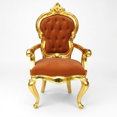 Elegantní barokní židle v původní oranžové barvě s lesklými zlatými podpěrami