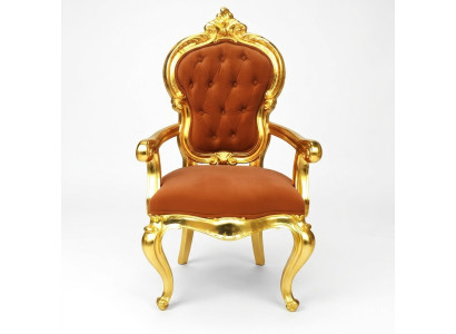 Elegantní barokní židle v původní oranžové barvě s lesklými zlatými podpěrami