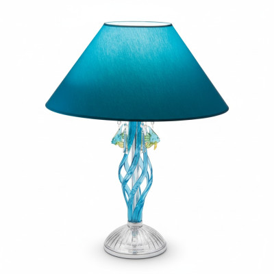 Stolní lampa v antickém stylu se šustěnými lampami a krystaly.