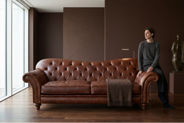 Luxus Chesterfield Wohnzimmer Couch Braun Sofa Sitz Polster Textil Couchen Neu