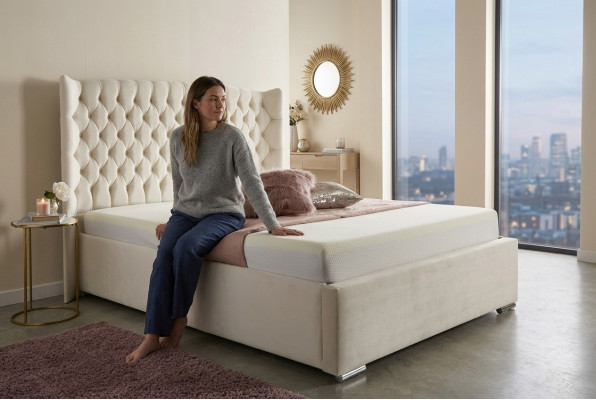 Chesterfield Bett Design Schlafzimmer Englisches Betten 180x200cm Textil Polster