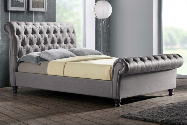 Šedá postel Chesterfield z dvojitých kůží - Luxusní designová postel do ložnice.