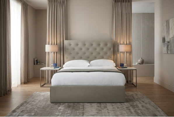 Postel Chesterfield čalouněná postel luxusní dvoulůžková ložnice designová postel postele nové
