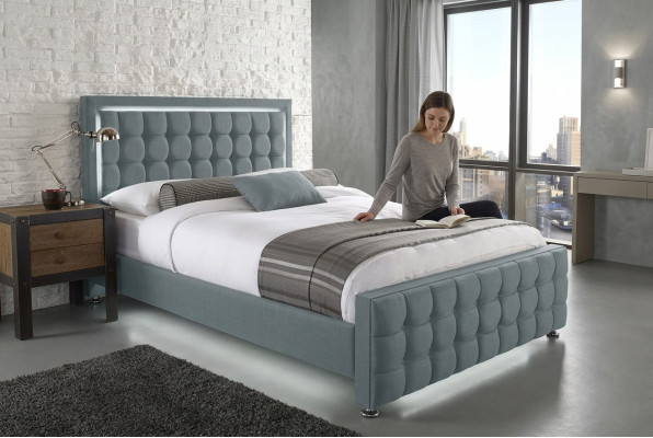 Chesterfield graues Doppelbett Designer Luxus Schlafzimmer Betten Edle Ausstattung