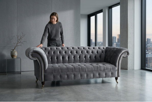 Moderní šedý třímístný šedý Chesterfield stylizovaný obývací pokoj 3místná pohovka