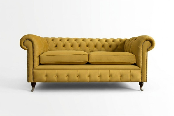 Žlutý gauč Chesterfield s dvěma sedadly, designový obývací pokoj 2-er.