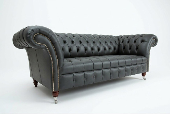 Sedačka Chesterfield z šedé kůže, designový třísedadlový gauč
