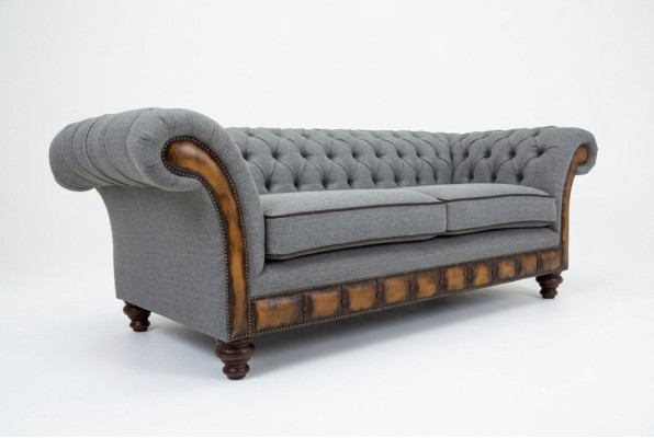 Šedohnědý Chesterfield gauč designérská obývací místnost 3místná pohovka
