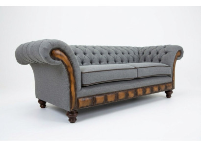 Šedohnědý Chesterfield gauč designérská obývací místnost 3místná pohovka