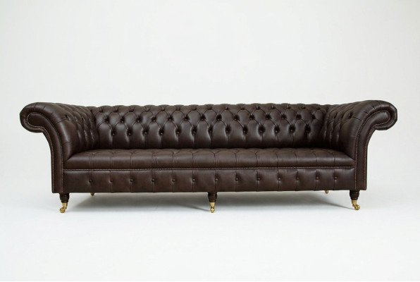 Hnědá pohovka Chesterfield s 4 polštáři, designový obývací pokoj pohovky