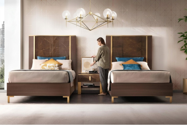 Bett Nachttisch Hocker 4 tlg. Schlafzimmer Set Design Modern Luxus Betten
