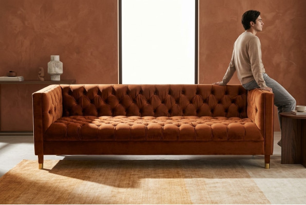 Oranžová pohovka Chesterfield Couch textilní látka pohovky luxusní nábytek 4-místná
