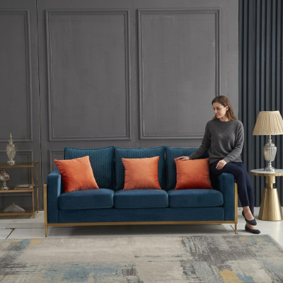 Třísedáková pohovka, čalouněná pohovka, designová trojsedadlová pohovka, nábytek do obývacího pokoje, béžová.