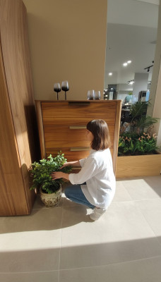 Luxus Schlafzimmer Kommode mit 4 Schubladen Holzschrank Design Möbel Holz Neu