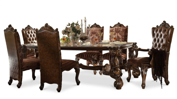 Hnědý klasický dřevěný jídelní stůl + Chesterfield x6 židlí jídelní sestava 7 kusů.