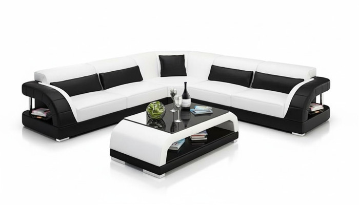 Kůží obalovaná pohovka v obývacím pokoji, křeslo, rohová pohovka, designové pohovky, kůží potažený nábytek.