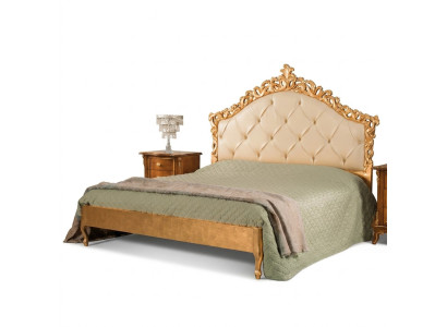 Neues luxuriöses Chesterfield-Doppelbett mit geschnitztem Kopfteil