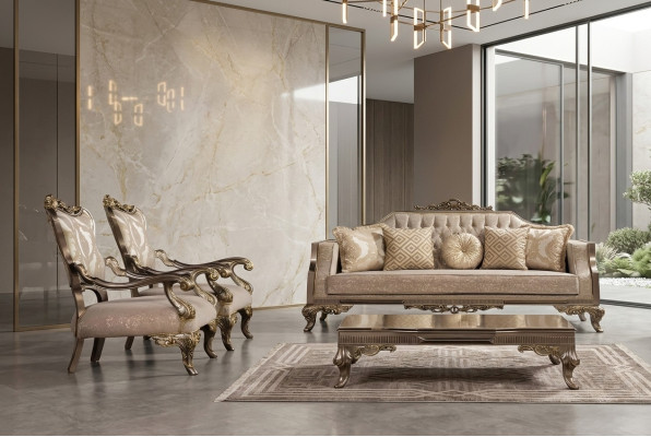 Ein luxuriöser, klassischer, beige- und goldfarbener Barocksessel von Chesterfield