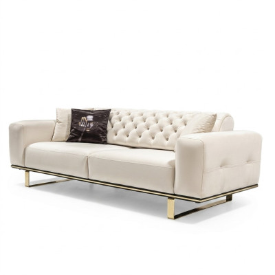 Třímístná sedací souprava Chesterfield s 3 sedadly, bílá látka, luxusní obývací pokoj.