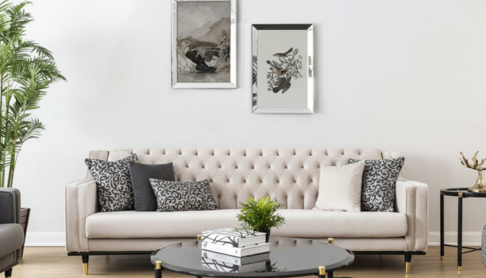 Klassische Chesterfield Dreisitzer Möbel Sofa Luxus Couchen Beige 3 Sitz Sofas