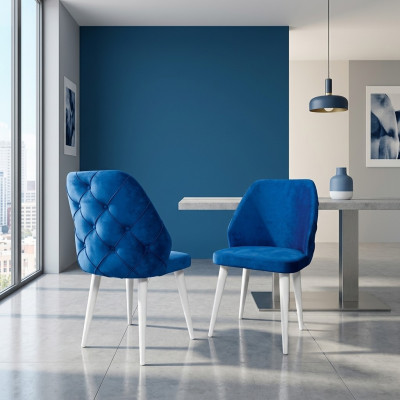 Hölzerne gepolsterte Stuhl blau zurück Chesterfield auf weißen Beinen Esszimmer