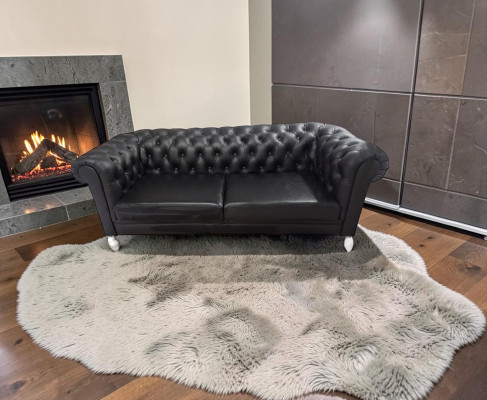 Chesterfield sofa 3 místná pohovka, kožená pohovka, černá pohovka.