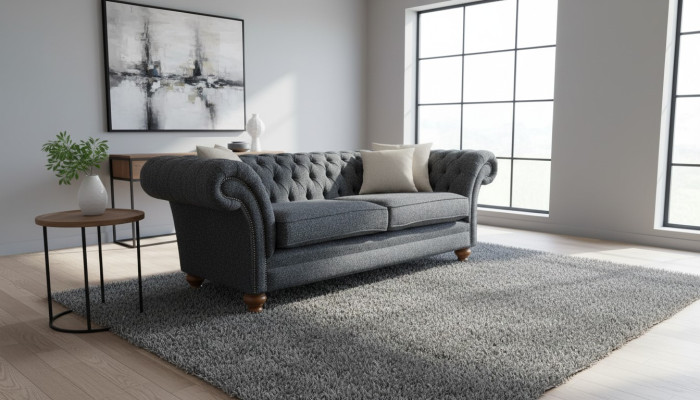 Šedá pohovka Chesterfield 3místná Šedá textilní designová pohovka se čalouněním