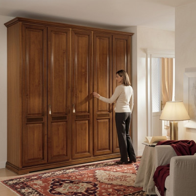 Klassischer Kleiderschrank Möbel Schränke Schlafzimmer Design Braun Neu