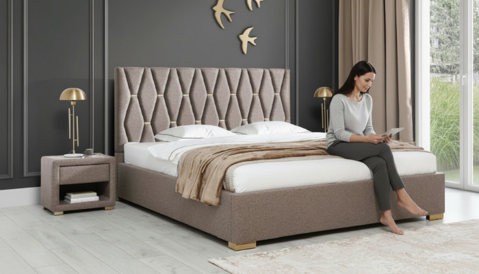 Hnědá textilní postel Designérské polstrované noční stolky Ložnice Nábytek 3 kusy