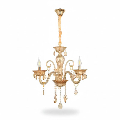 Křišťálový lustr v obývacím pokoji nebo elegantní luxusní domov nově