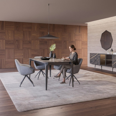 Luxus jídelna Kompletní jídelní stůl 4x židle nábytek Sideboard se zrcadlem