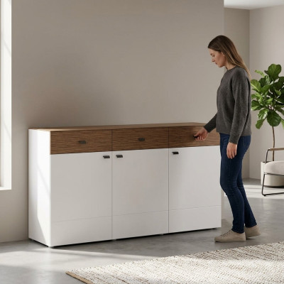 Skříňka s luxusním designem z dubového dřeva do obývacího pokoje.