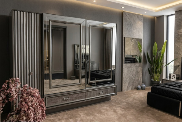 Designer šatní skříň ze dřeva se zrcadlovými dveřmi a šuplíky do ložnice