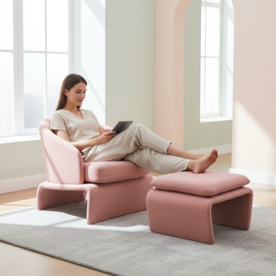 Set křesel a polštáře Club Lounge v růžovém provedení látky v moderním stylu obývacího pokoje.