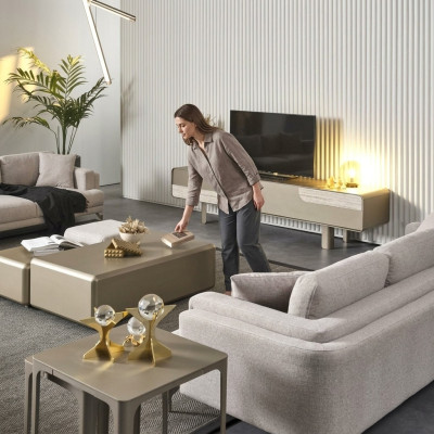 Moderner TV-Lowboard aus Holz in Beige