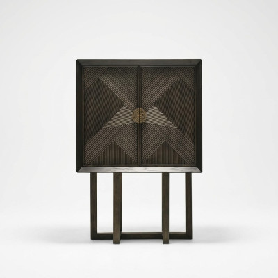Braune Holzvitrine Elegant Stilvoll Für Wohnraum Präsentation