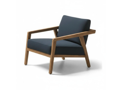 Elegantní a minimalistické křeslo. Pohodlné. Moderní.